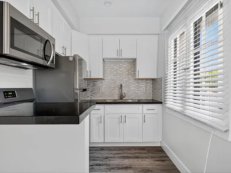 405 W 3rd Street — Photo 9