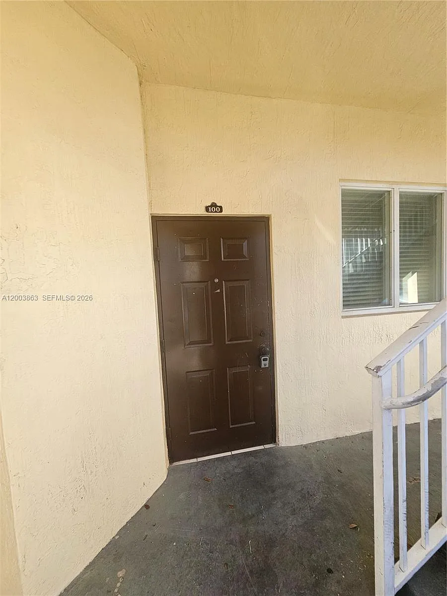 Building Photo - 1543 SE 25th St #100