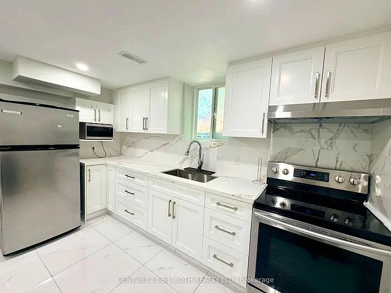 10 Sanford Cres — Photo 8