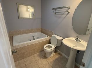 2212 Rising Hill Rd, Whitehall, PA 18052