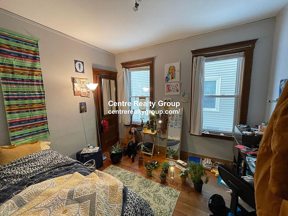2nd image of 29 Beecher Pl #1