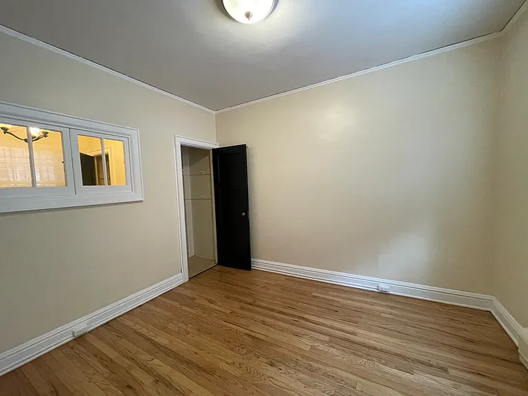 Chateau Apartments — Photo 25