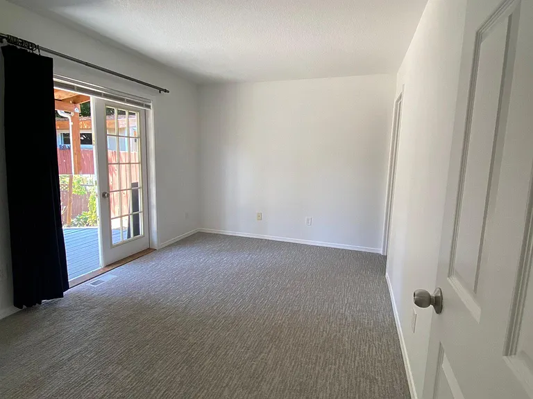 5023 NE 11th Ave — Photo 6