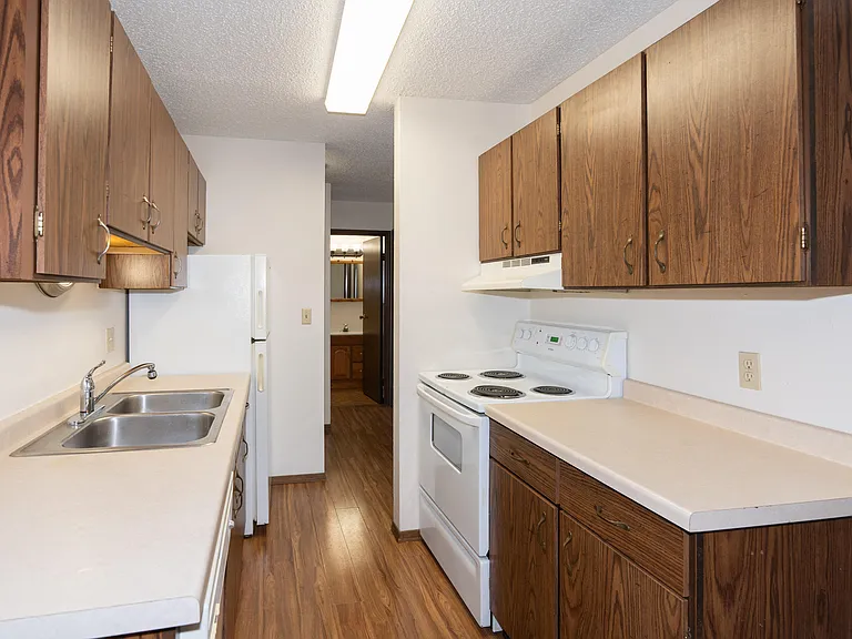 Fargo, ND Hartford Apartments | 11A | Kitchen