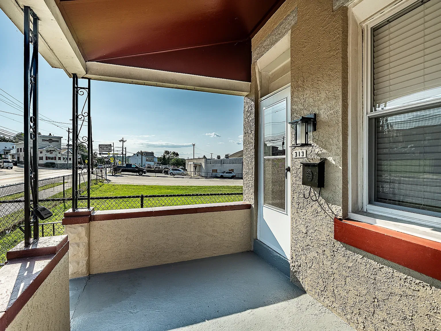 4 bed, 2.5 bath, 2915 sqft, $2,995 — Photo 3