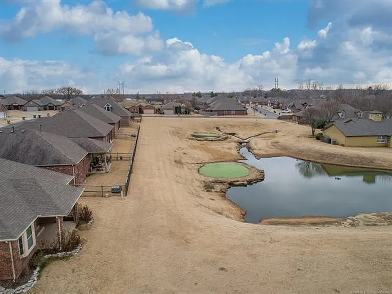 10724 Masters Cir — Photo 24