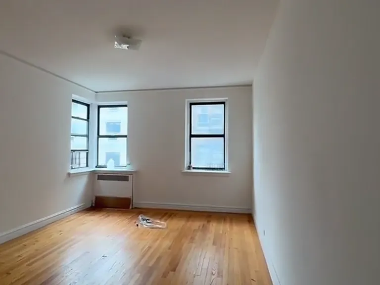 2265 University Ave #4F — Photo 1