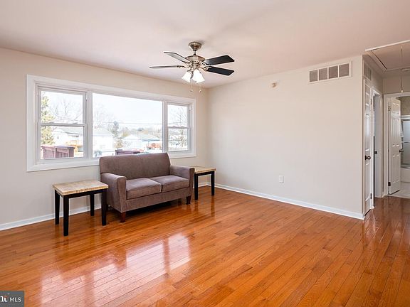 2nd image of 927 Shirley Manor Rd