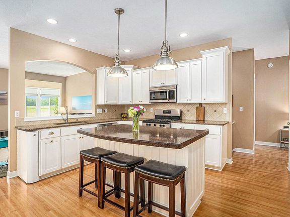 5th image of 1300 Saint Andrews Dr