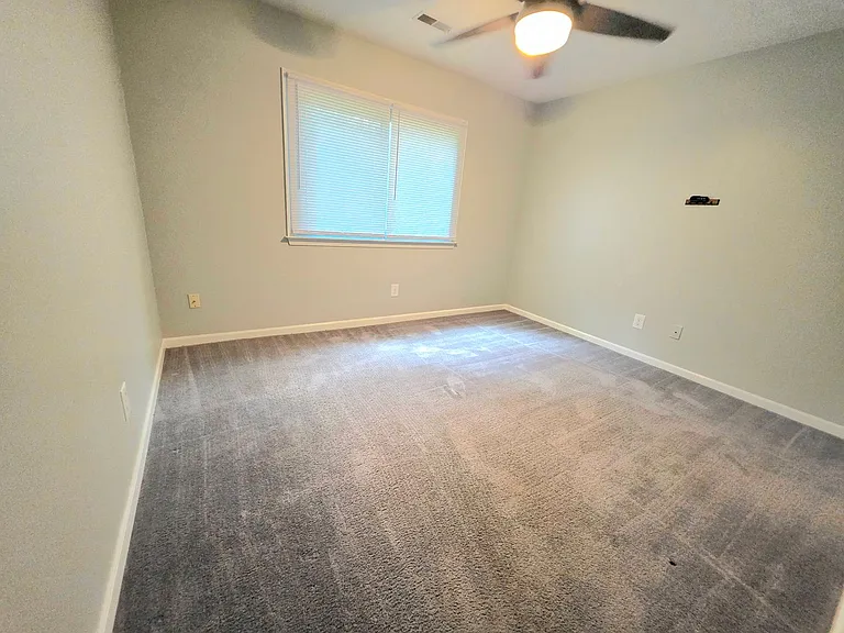 415 Rosewood Ln — Photo 21