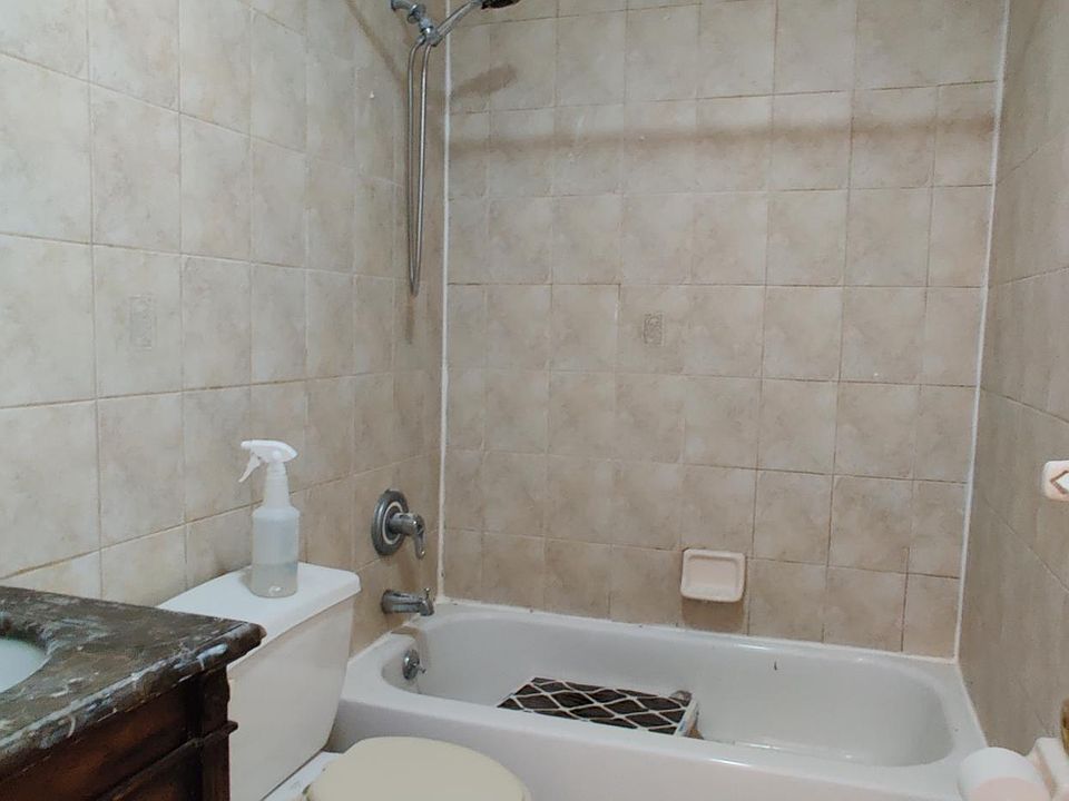 2nd image of 2589 Schurz Ave #3