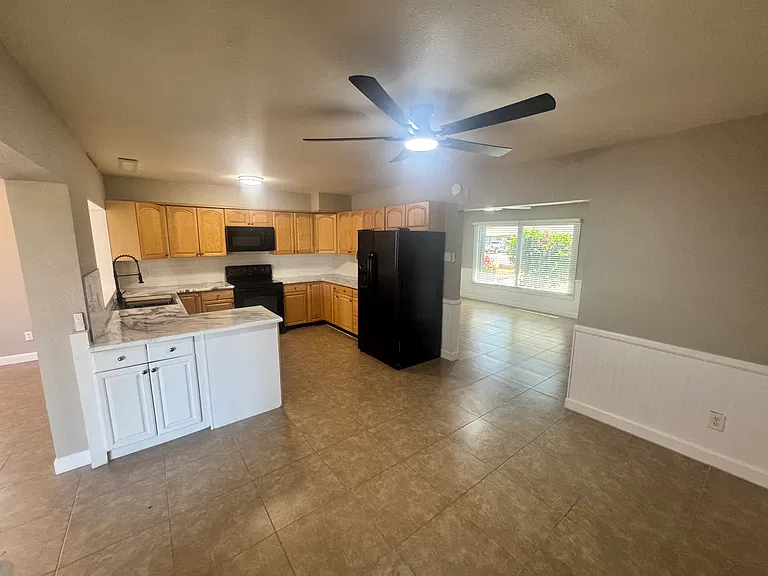 2060 W Devonshire Cir — Photo 9