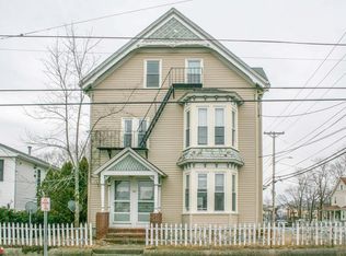 298-300 High St, Cumberland, RI 02864