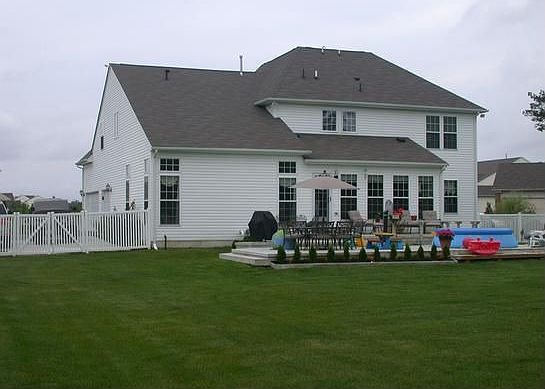 Huge fenced in rear