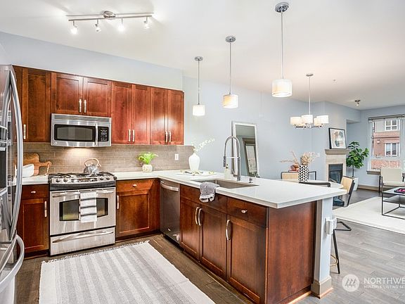 3rd image of 1840 25th Avenue NE #209