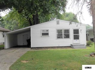805 8th St, Lincoln, IL 62656