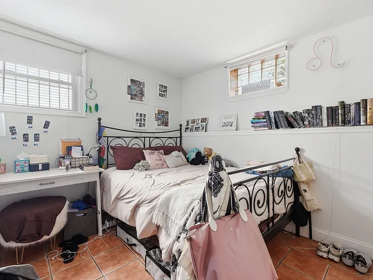 493 E 7th St #1 — Photo 9