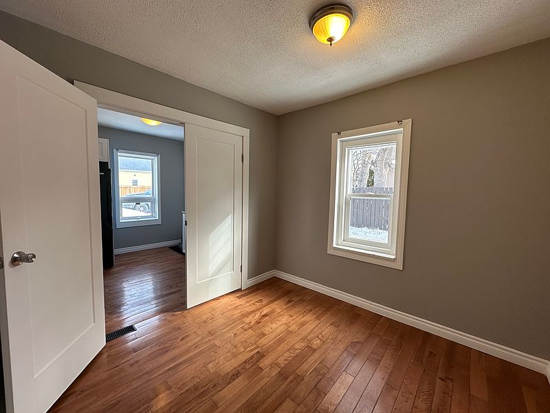 Winnipeg Apartment for rent - 2 Bedrooms — photo 12