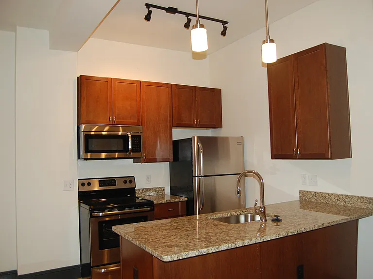 420 E Grace St — Photo 12
