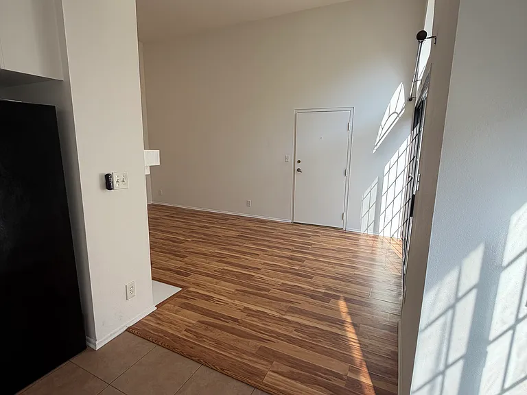 930 Venice Blvd #204 — Photo 8