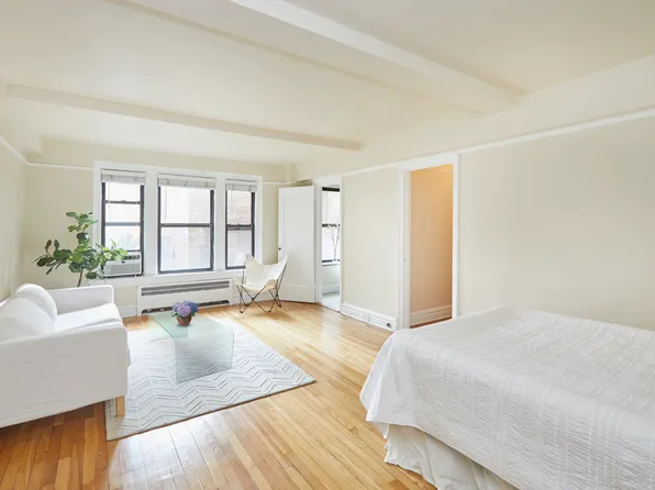 319 East 50th Street image 1 of 6