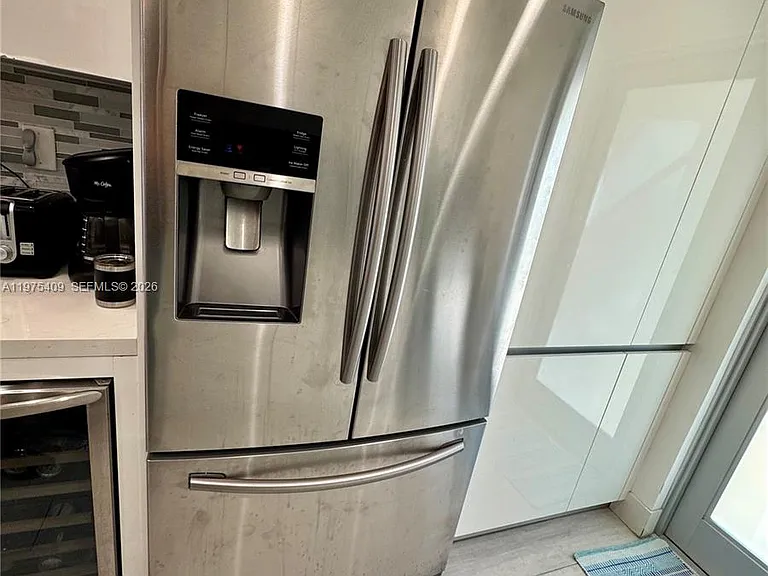 881 Ocean Dr — Photo 33