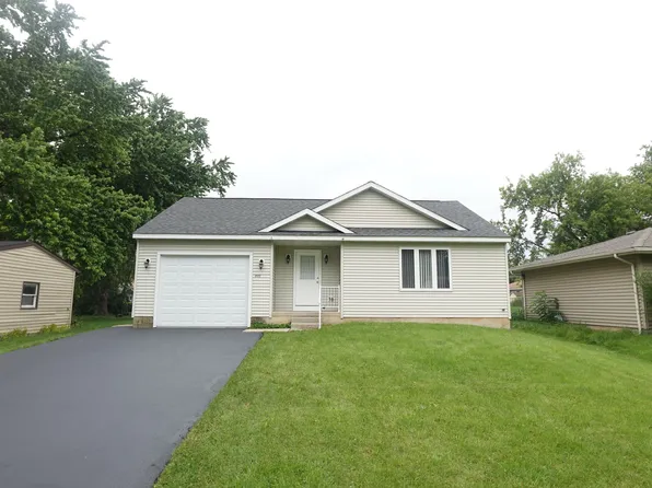 8922 Woody Trl, Wonder Lake, IL 60097