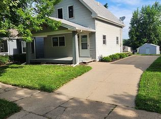 1322 Hinkley Ave NW, Cedar Rapids, IA 52405