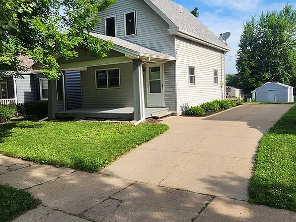 1322 Hinkley Ave NW, Cedar Rapids, IA 52405