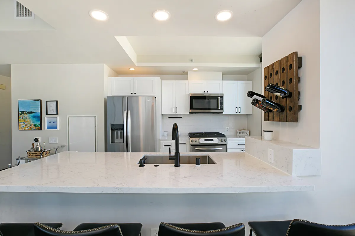 2 bed, 950 sqft, $5,000 — Photo 4