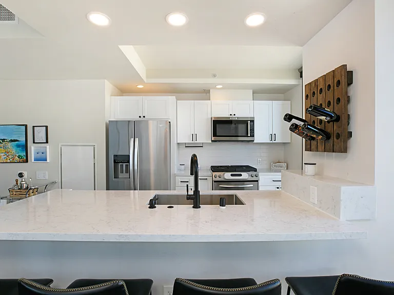 350 11th Ave #931 — Photo 4