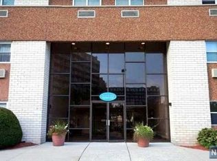 1111 River Rd, Edgewater, NJ 07020