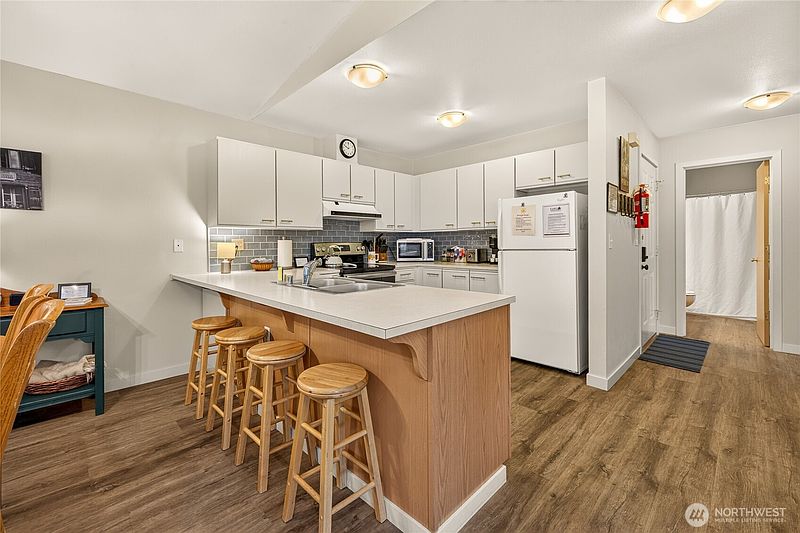 4th image of 525 Alpine Place #D3