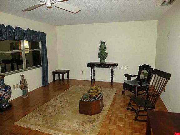 4th image of 725 N Lakeshore Blvd