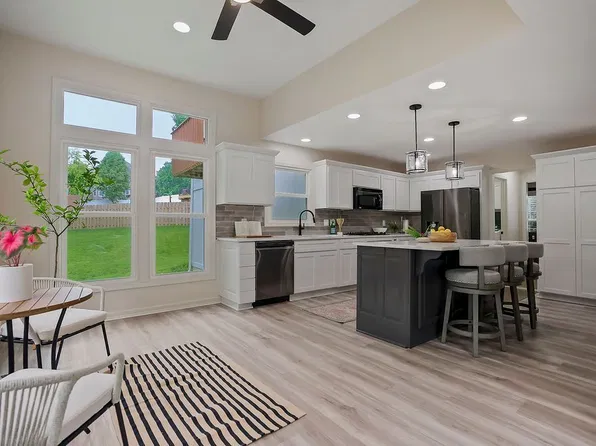 2404 SW Clear Creek Ct, Blue Springs, MO 64015
