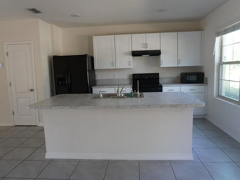 1882 Red Canyon Dr — Photo 3