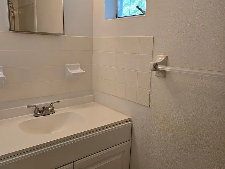 123 N Citrus Ave — Photo 8