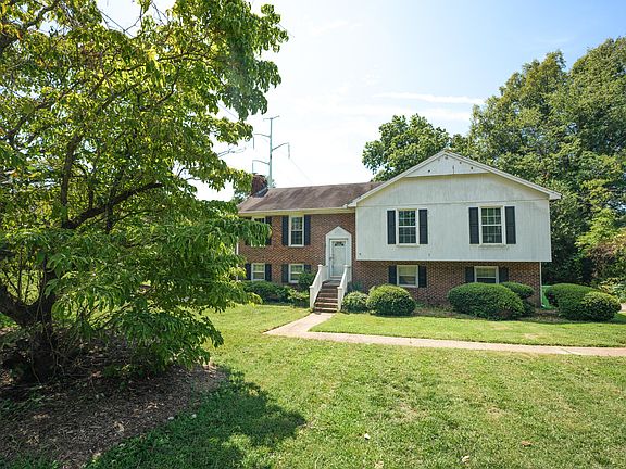 2nd image of 3307 Roundtree Ct