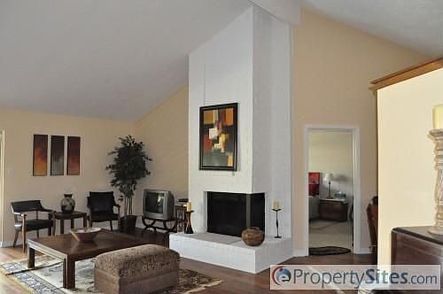 1st image of 406 Bull Run Dr