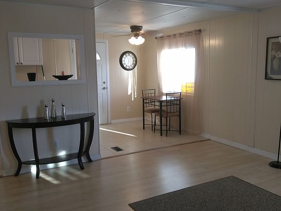 Dining room, ceramic tile