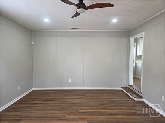 3rd image of 103 W 15th St