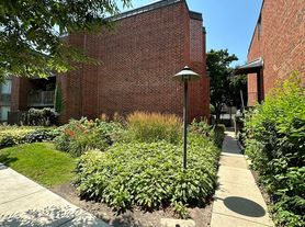 2036 N Larrabee St, Chicago, IL
