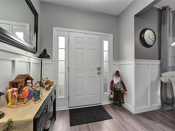2nd image of 3914 Courtyard Dr