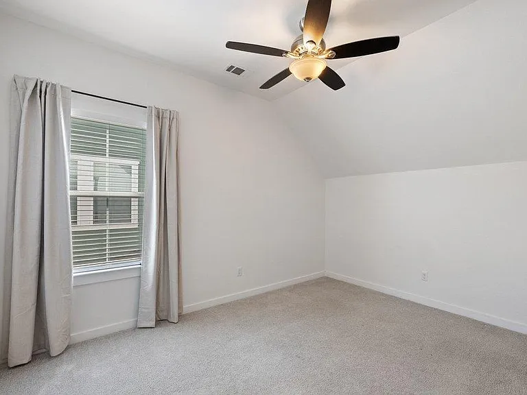 1102 Twain St — Photo 20