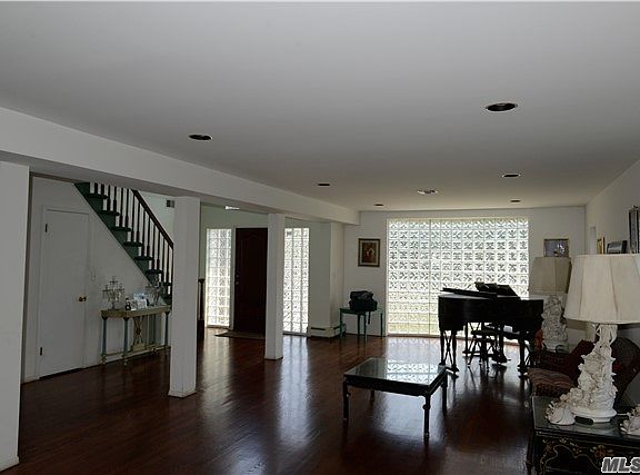 3rd image of 1800 Park St