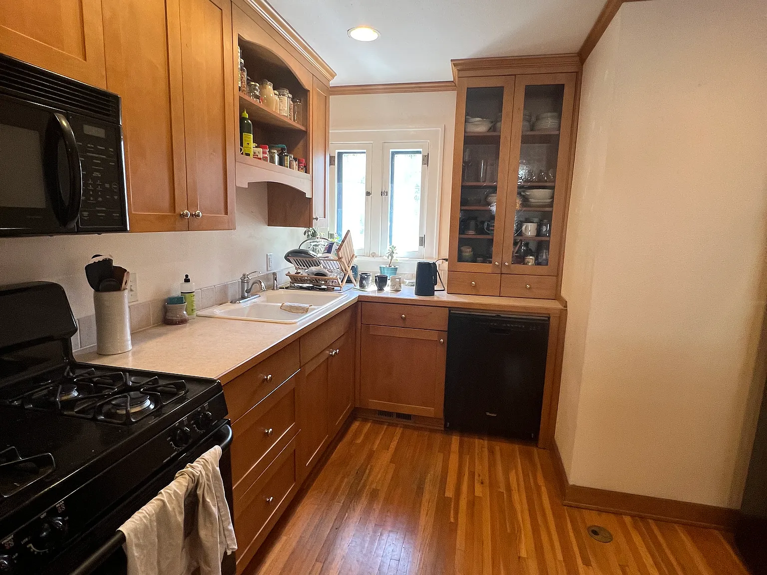 2 bed, 1200 sqft, $2,150 — Photo 2