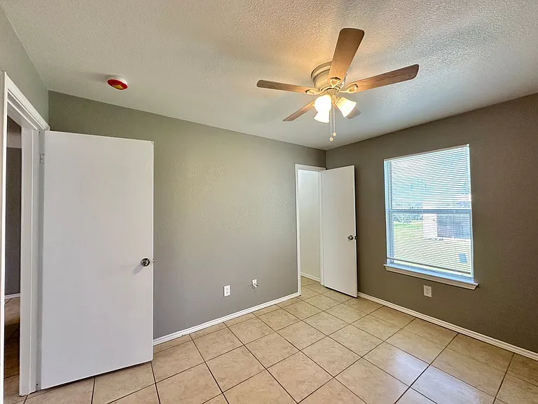 1704 Spring Rose Cir — Photo 31