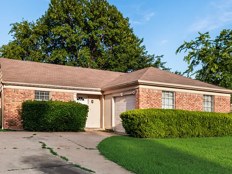 7204 Shadow Bend Dr — Photo 22
