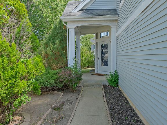 3rd image of 1631 Easton Ct