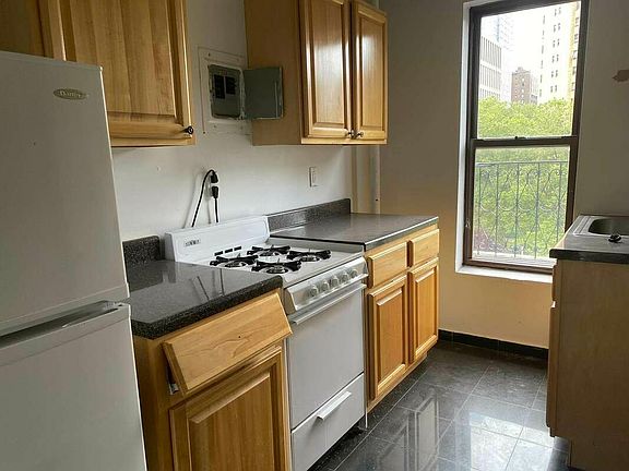 4th image of 102 E 103rd St APT 27